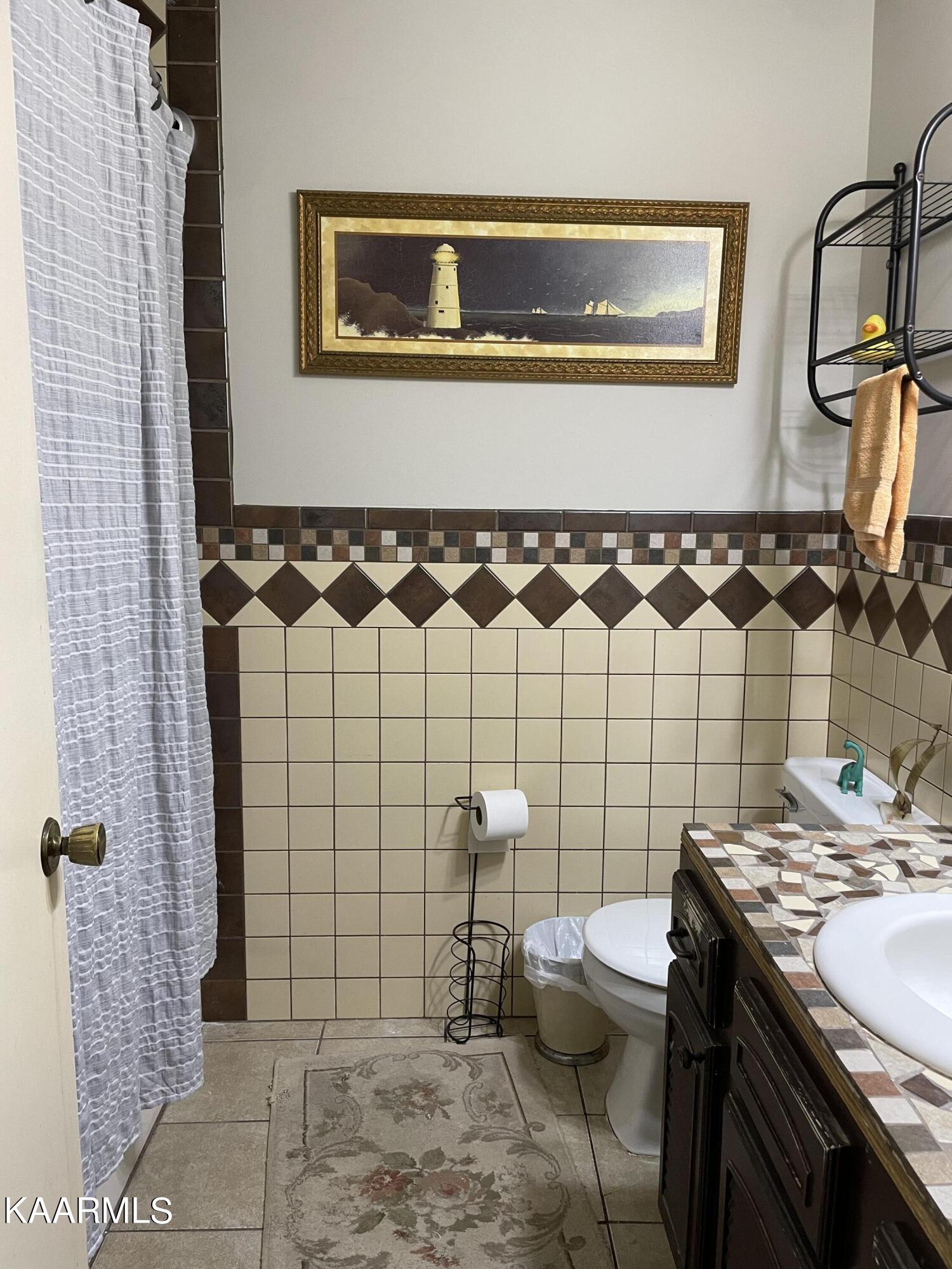 9904 Stagbush Road Powell, TN 37849 - Photo 8 of 21 Hall bath
