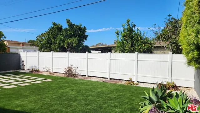 a view of yard with grass