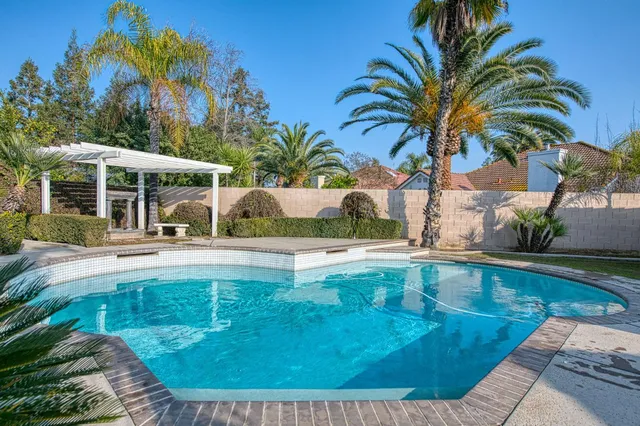 $525,000 | 6246 North Capri Court, Fresno, CA 93711