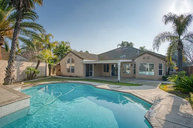 $525,000 | 6246 North Capri Court, Fresno, CA 93711