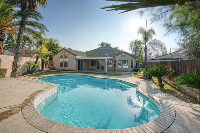 $525,000 | 6246 North Capri Court, Fresno, CA 93711