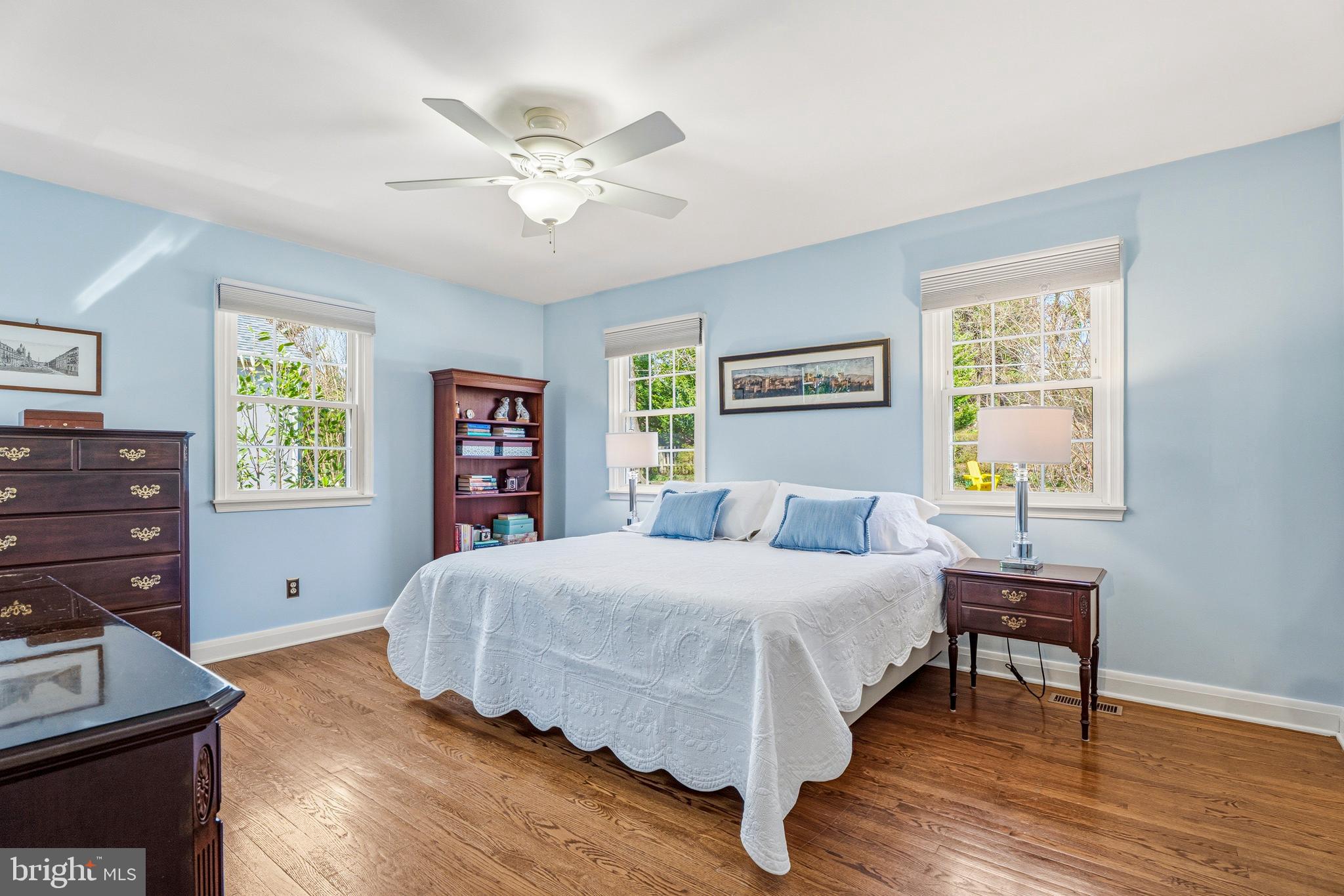318 Alabama Road Towson, MD 21204 - Photo 33 of 72 a bedroom with a bed and a bookshelf