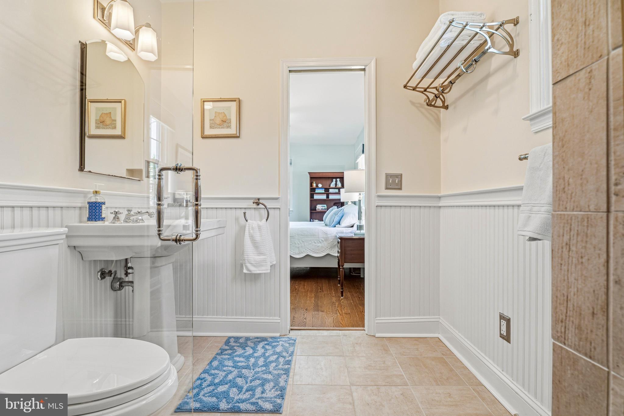 318 Alabama Road Towson, MD 21204 - Photo 38 of 72 a bathroom with a sink a toilet a shower and a mirror