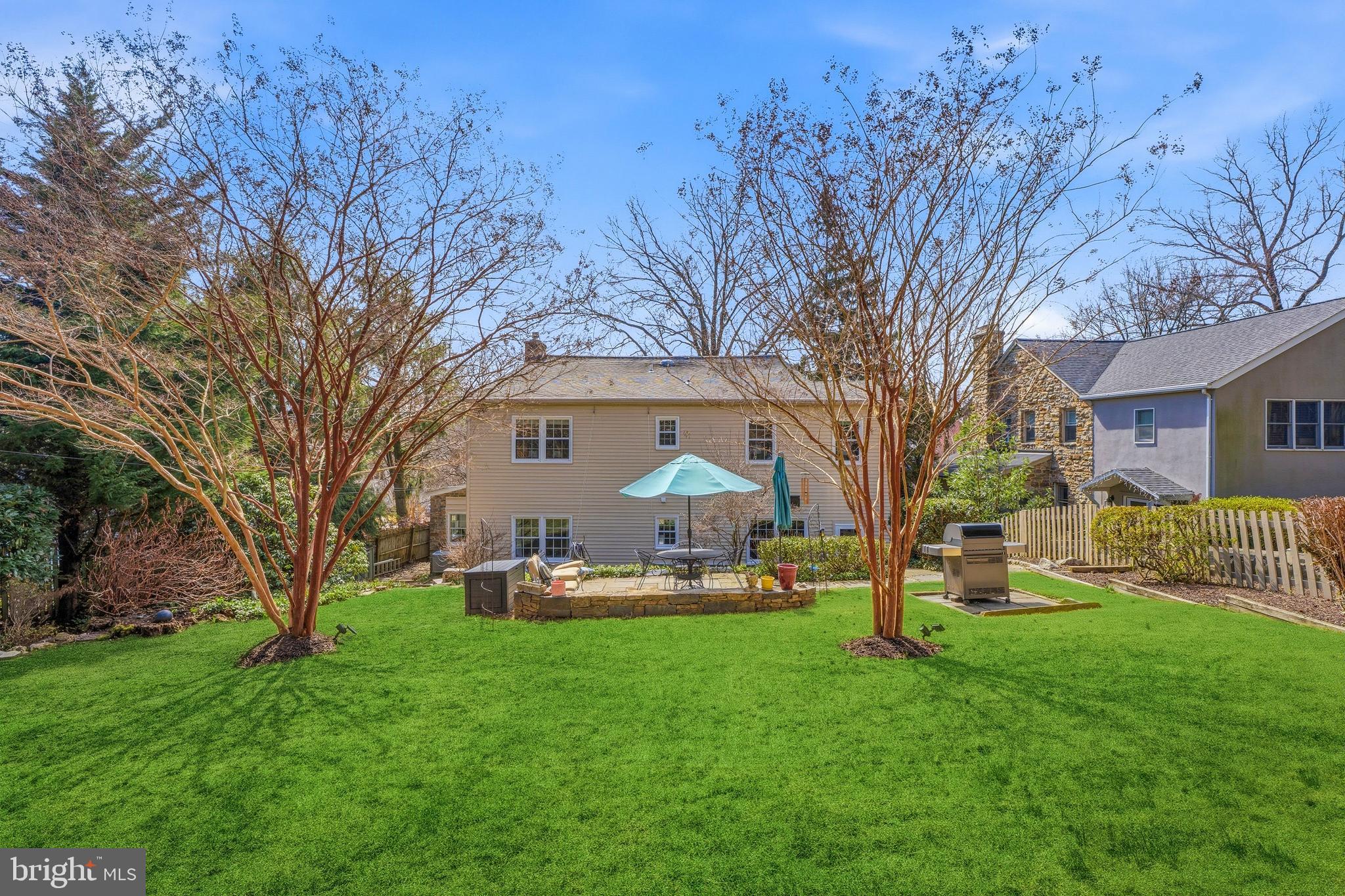 318 Alabama Road Towson, MD 21204 - Photo 5 of 72 a front view of a house with garden