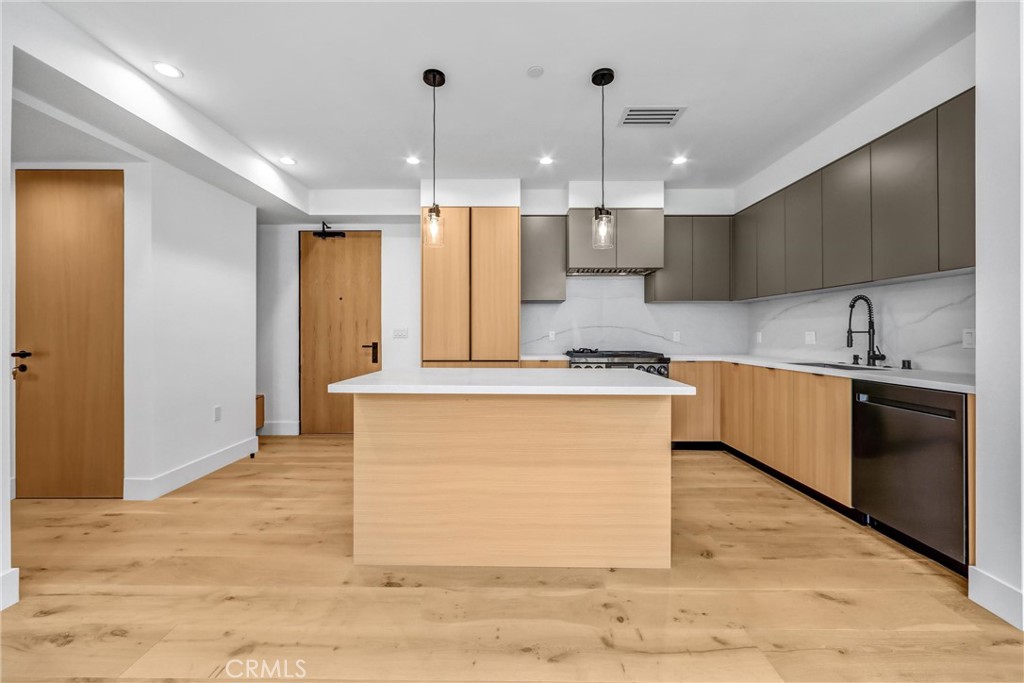 10352 Riverside Drive, Unit 203A Toluca Lake, CA 91602 - Photo 13 of 53