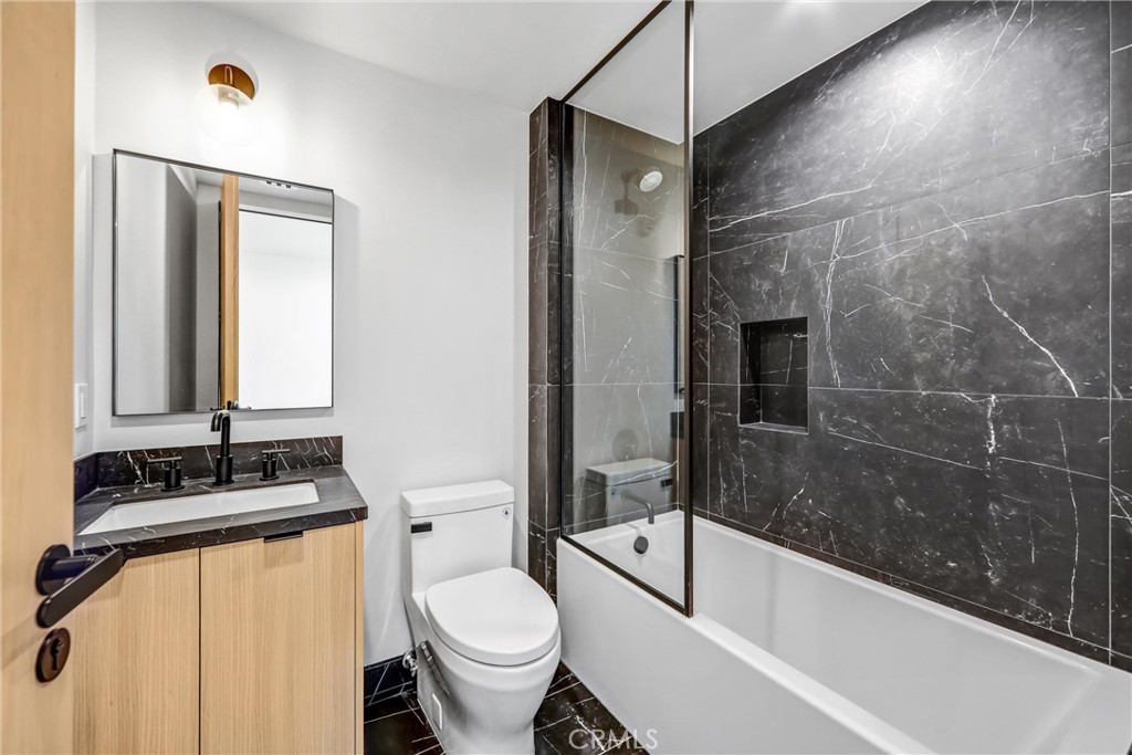 10352 Riverside Drive, Unit 203A Toluca Lake, CA 91602 - Photo 27 of 53