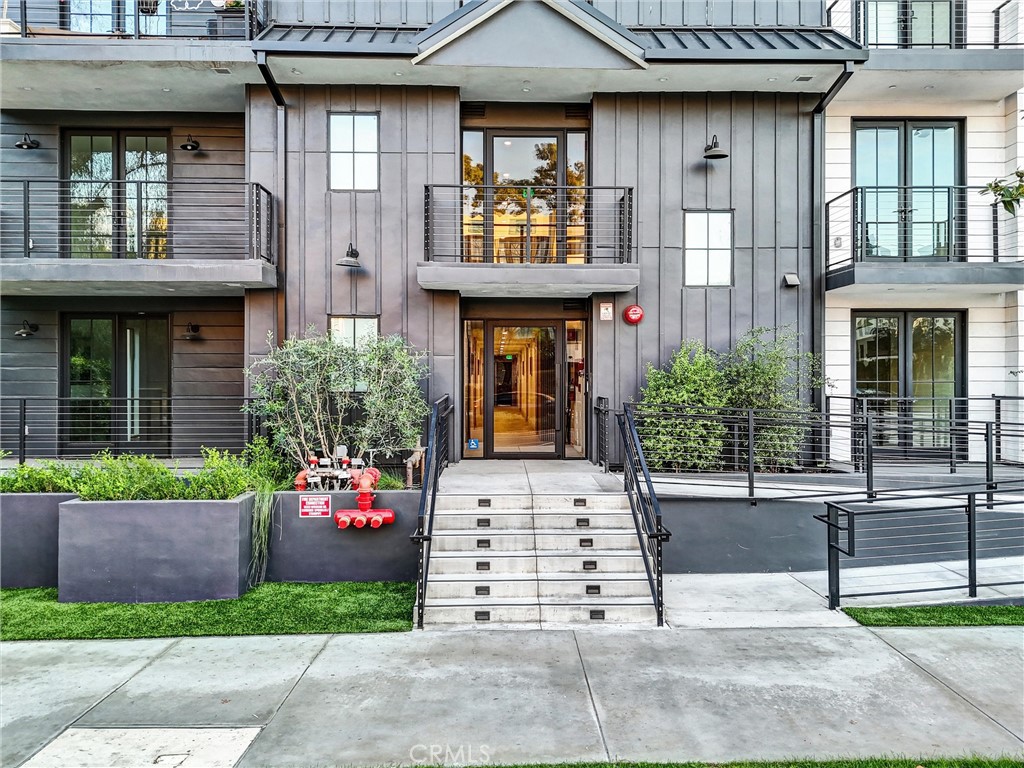 10352 Riverside Drive, Unit 203A Toluca Lake, CA 91602 - Photo 4 of 53