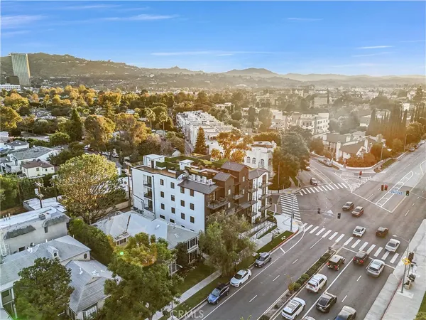 $1,475,000 | 10352 Riverside Drive, Unit 203A, Toluca Lake, CA 91602