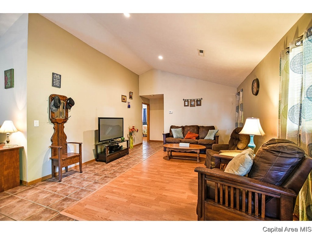 4155 Riverside Drive Springfield, IL 62707 - Photo 3 of 33