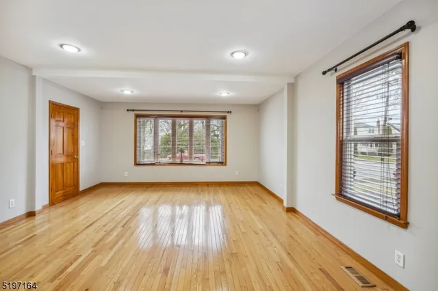 $2,950 | 82 2nd Avenue, Unit 1, Garwood, NJ 07027