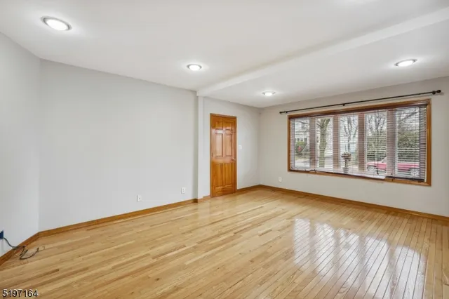 $2,950 | 82 2nd Avenue, Unit 1, Garwood, NJ 07027