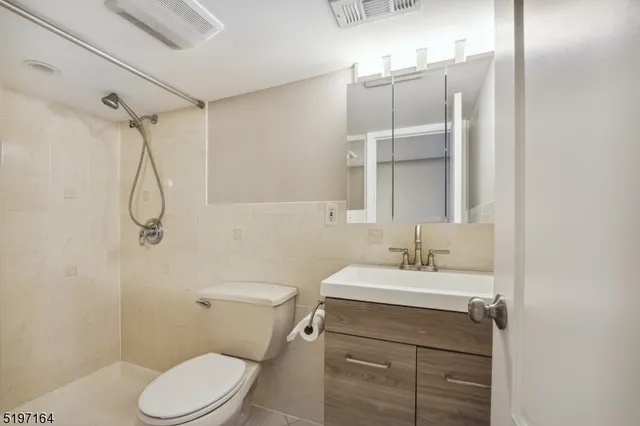 $2,950 | 82 2nd Avenue, Unit 1, Garwood, NJ 07027