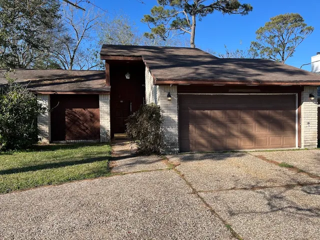 $1,800 | 3605 Trailwood Drive, Baytown, TX 77521