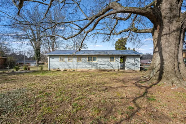 a view of a yard in front of a house