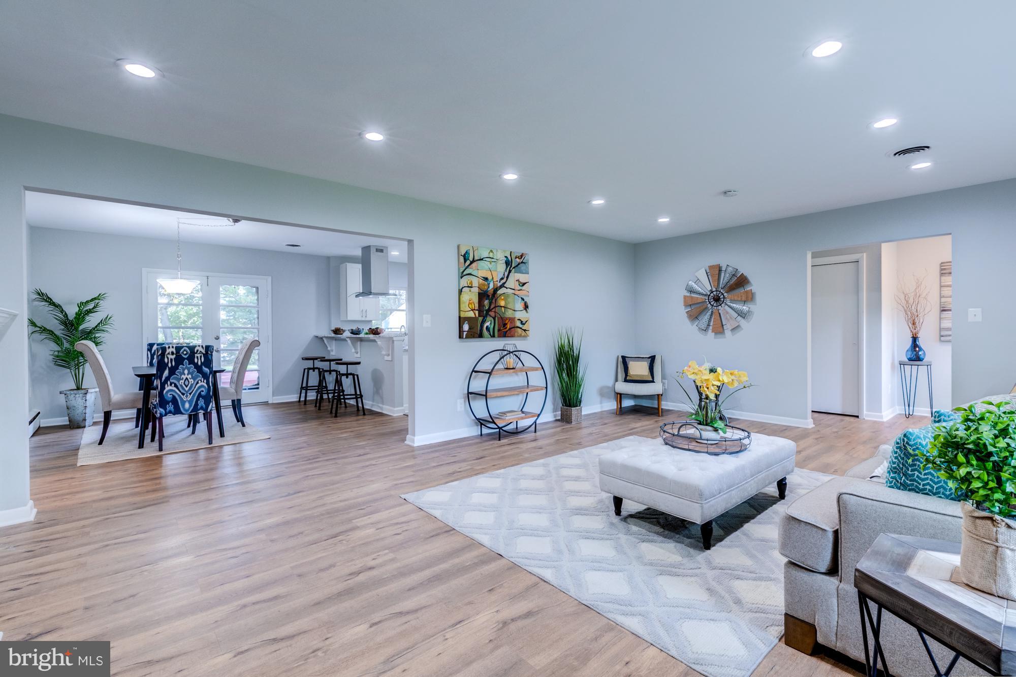 8908 Briarcroft Lane Laurel, MD 20708 - Photo 17 of 30 Living Room