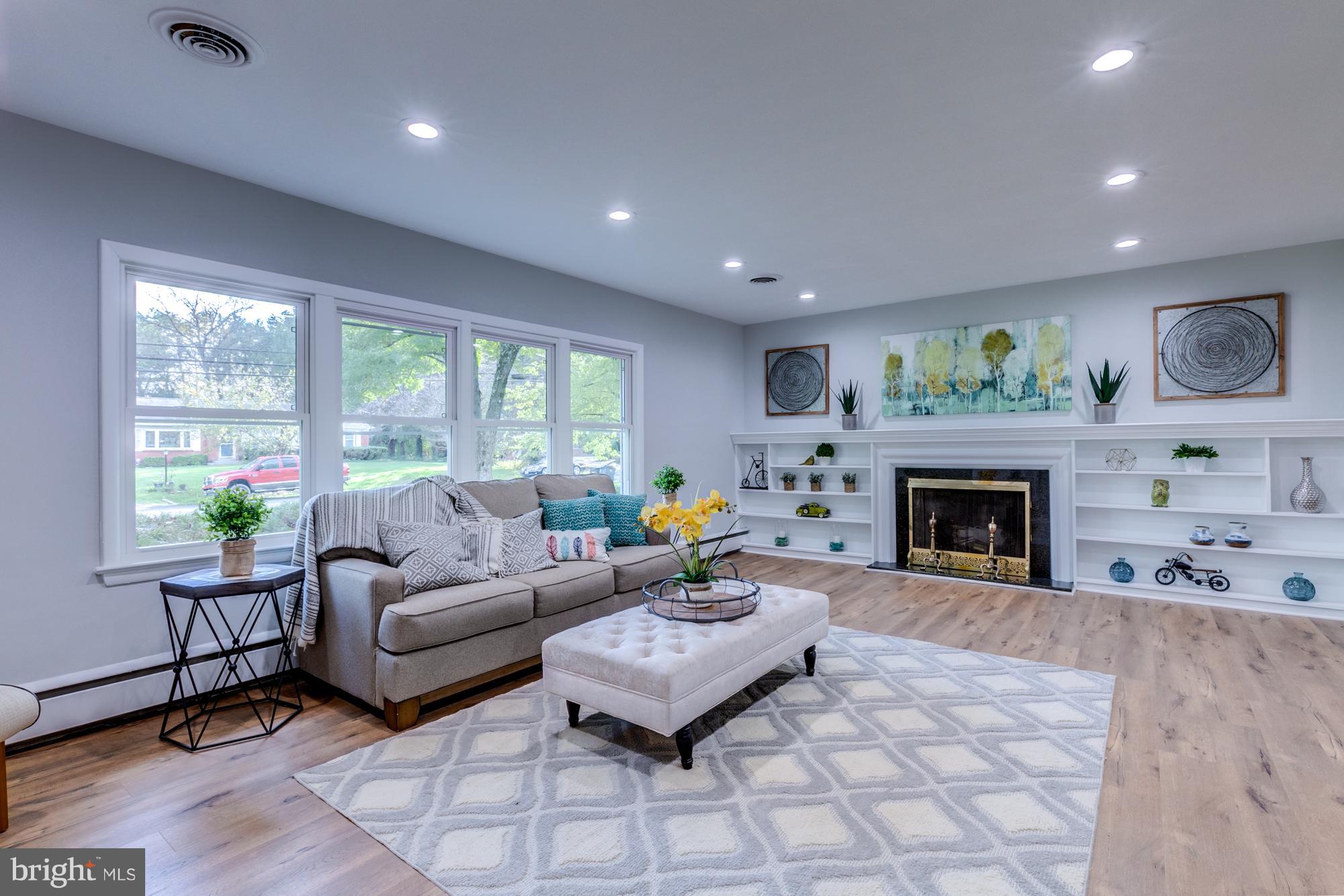 8908 Briarcroft Lane Laurel, MD 20708 - Photo 18 of 30 Living Room
