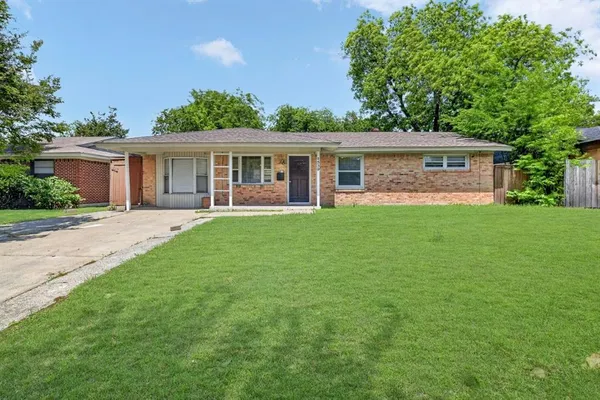 $1,800 | 2539 Hillsboro Avenue, Dallas, TX 75228
