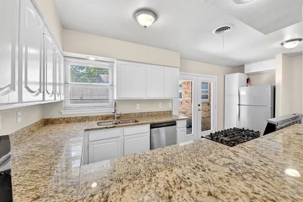 $1,800 | 2539 Hillsboro Avenue, Dallas, TX 75228