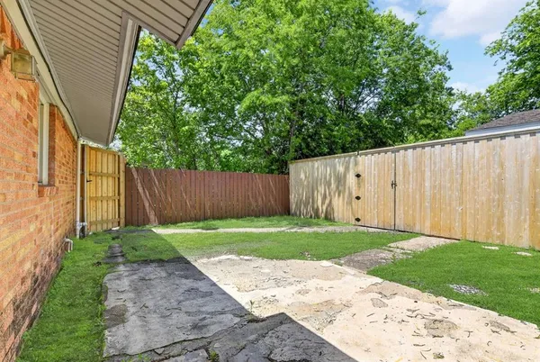 $1,800 | 2539 Hillsboro Avenue, Dallas, TX 75228