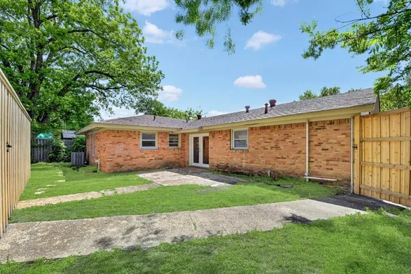 $1,800 | 2539 Hillsboro Avenue, Dallas, TX 75228