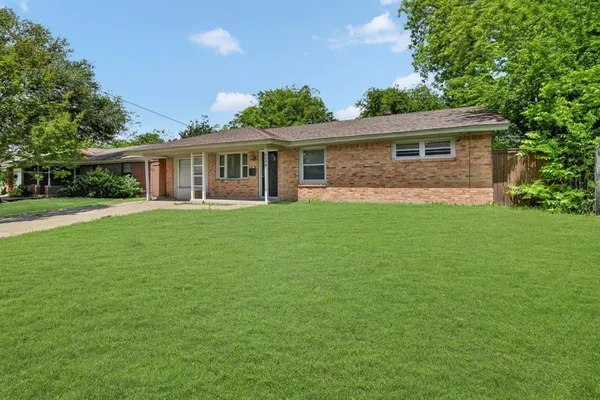 $1,800 | 2539 Hillsboro Avenue, Dallas, TX 75228