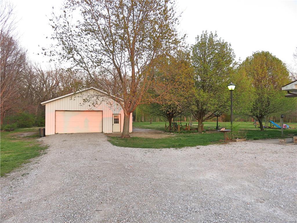 4422 Wilderness Road Highland, IL 62249 - Photo 6 of 96 Gallery Image 6