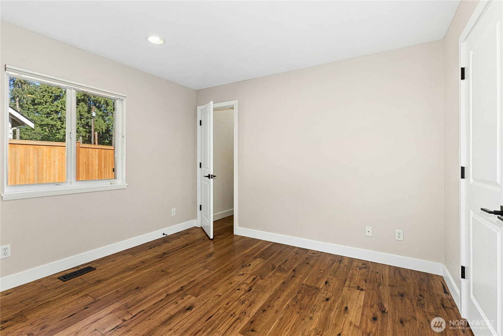 2011 145th Avenue Southeast Bellevue, WA 98007 - Photo 25 of 38