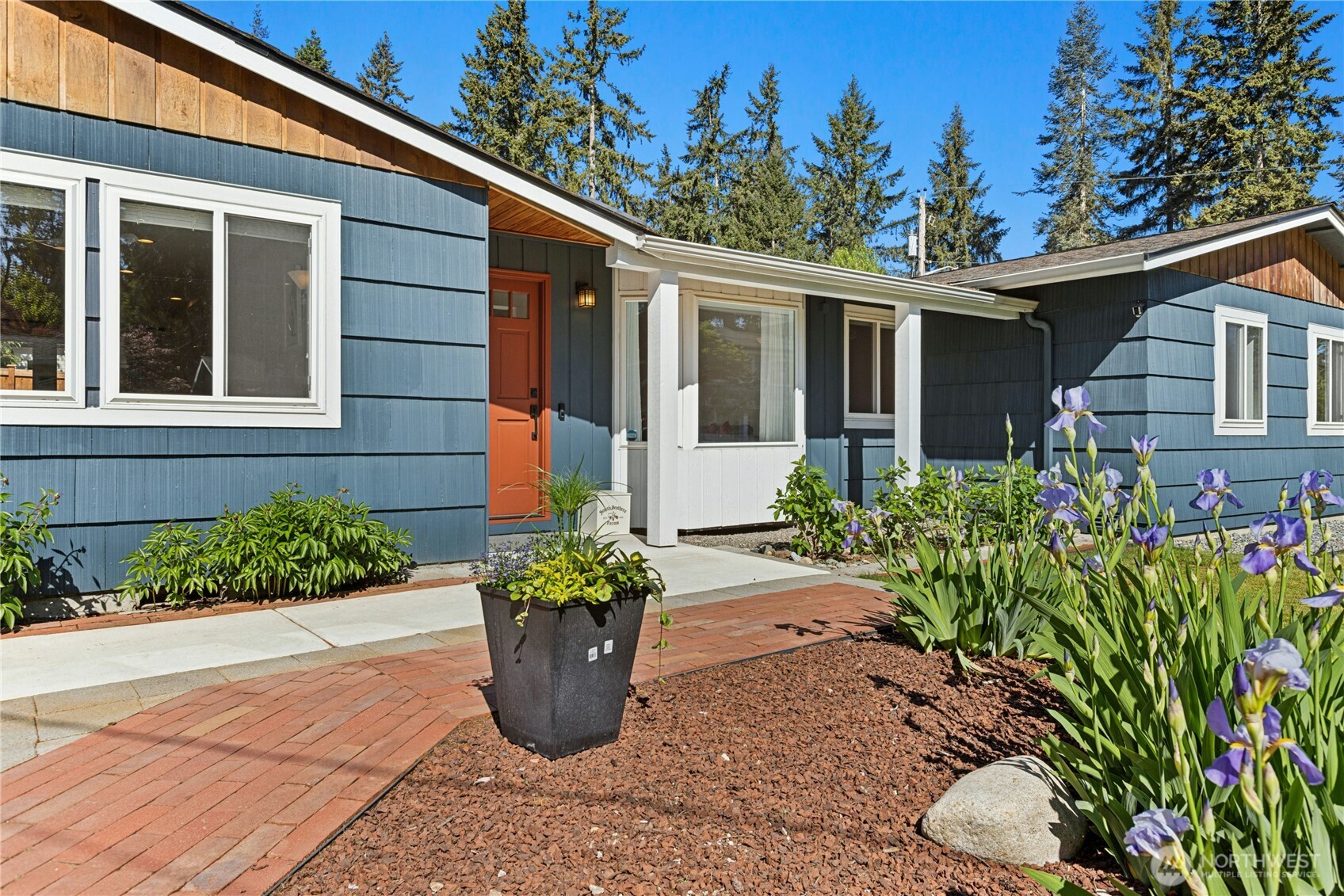 2011 145th Avenue Southeast Bellevue, WA 98007 - Photo 3 of 38