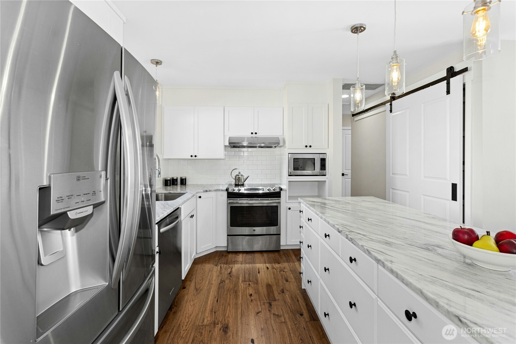 2011 145th Avenue Southeast Bellevue, WA 98007 - Photo 9 of 38