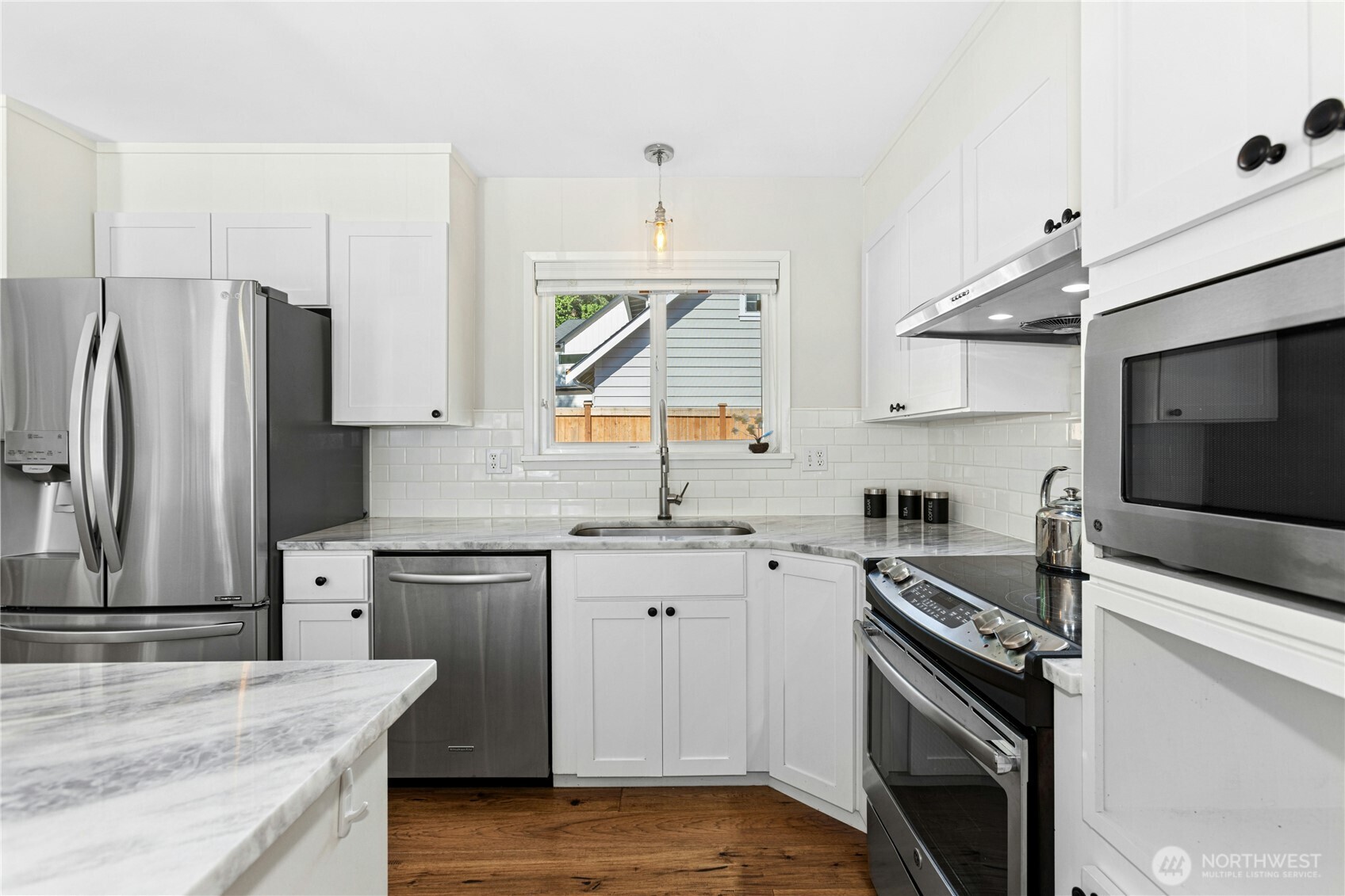 2011 145th Avenue Southeast Bellevue, WA 98007 - Photo 10 of 38