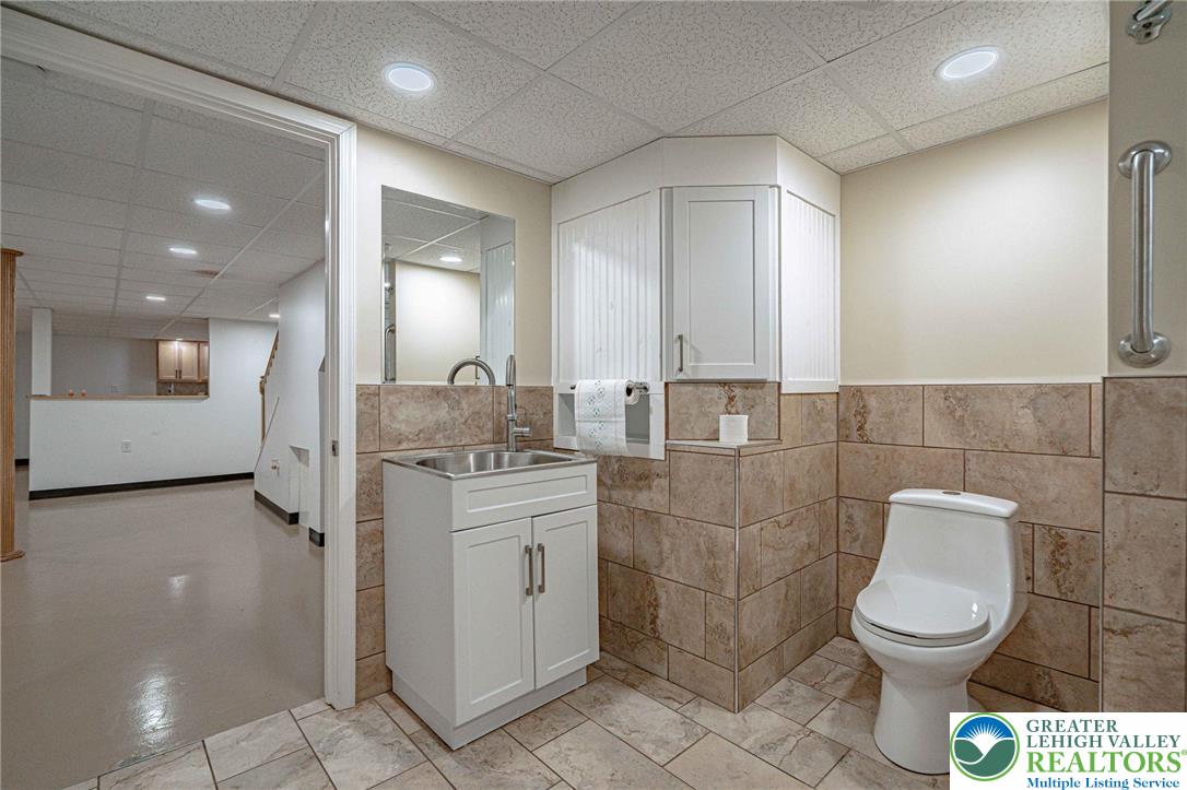 3310 Friedens Road Slatington, PA 18080 - Photo 31 of 41 a bathroom with a toilet a sink and mirror