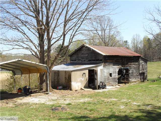 7001 West Road Walnut Cove, NC 27052 - Photo 15 of 15 Outbuilding.