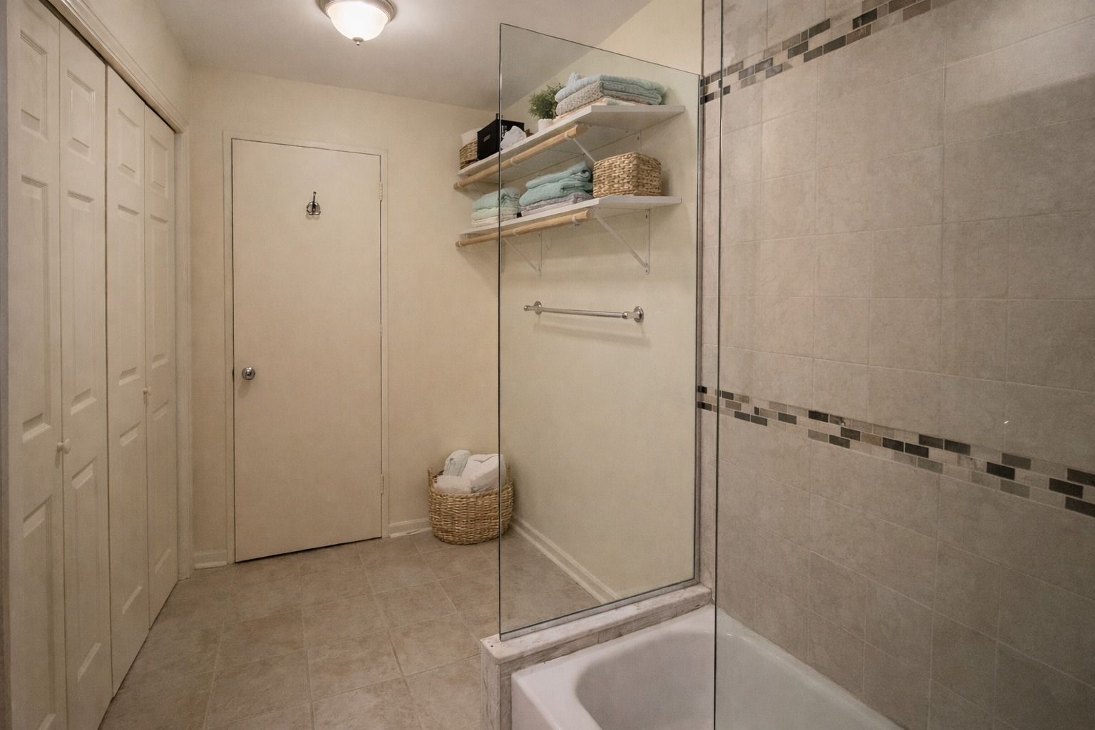 260 East Chestnut Street, Unit 606 Chicago, IL 60611 - Photo 15 of 26 a view of a room with an empty space