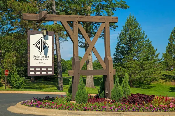 $850,000 | 5000 Oxford Avenue, Edina, MN 55436