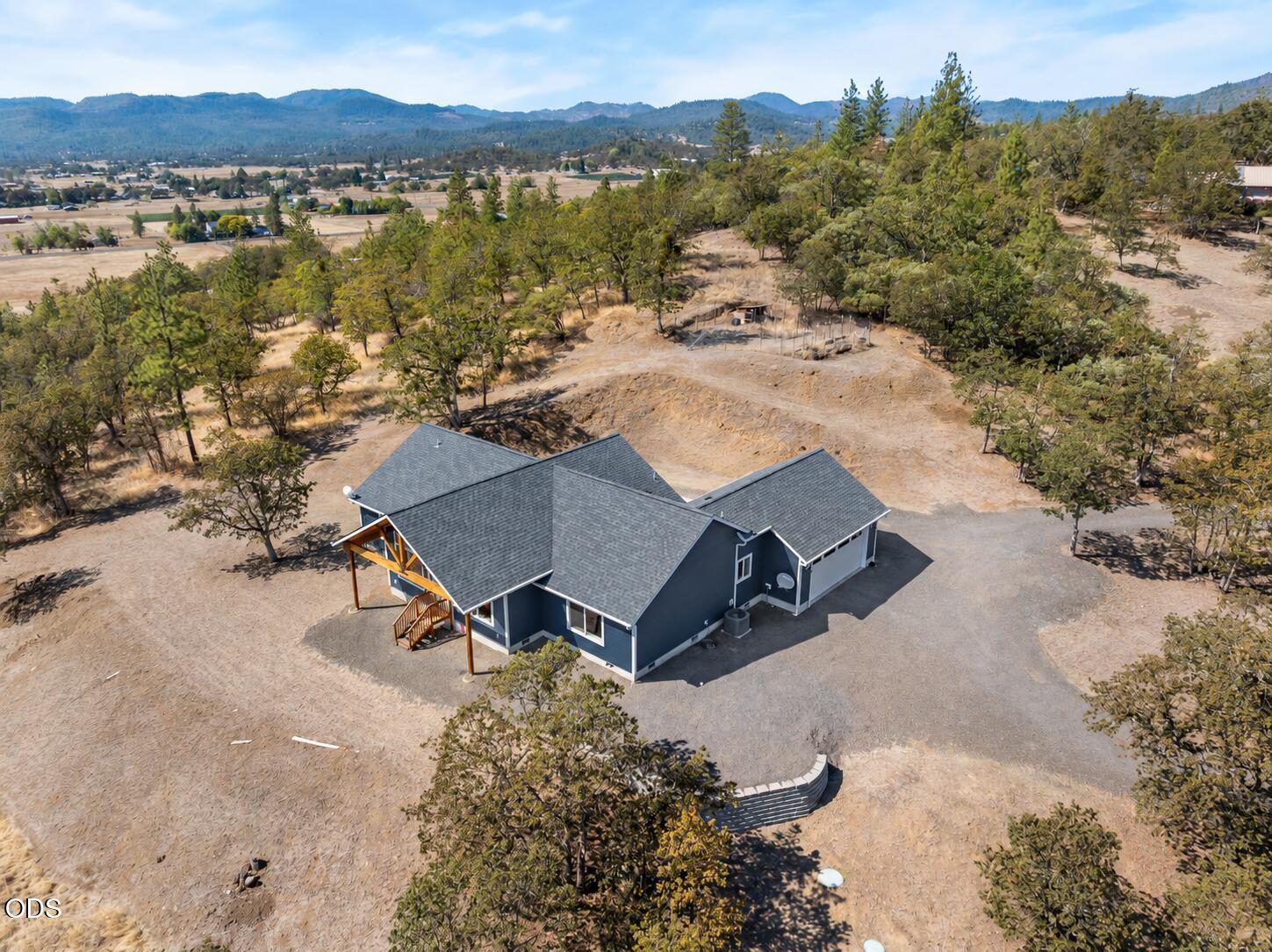 14819 Avalon Road White City, OR 97503 - Photo 4 of 39 Gallery Image 4
