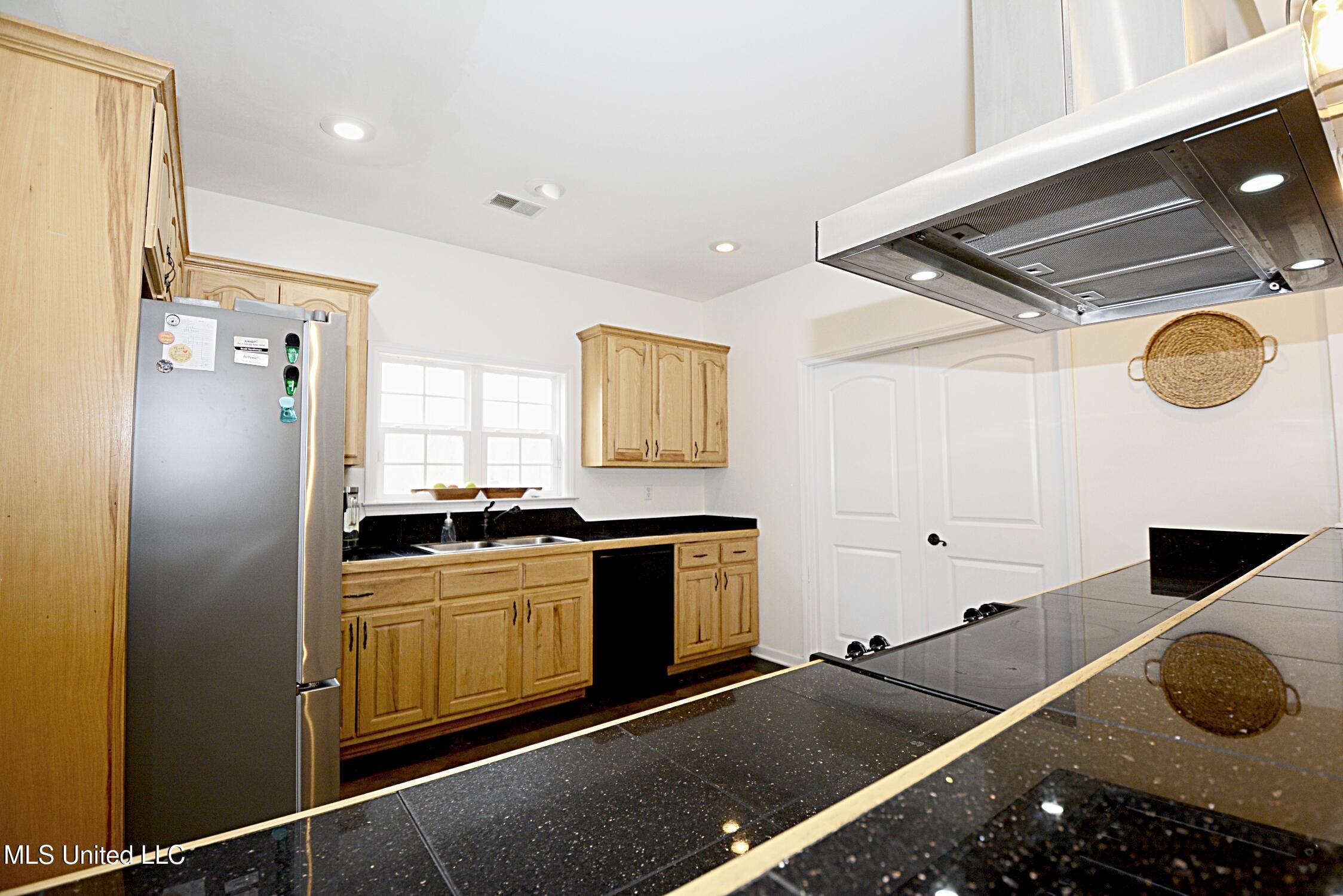 149 Strickland Road Byhalia, MS 38611 - Photo 14 of 37 Kitchen