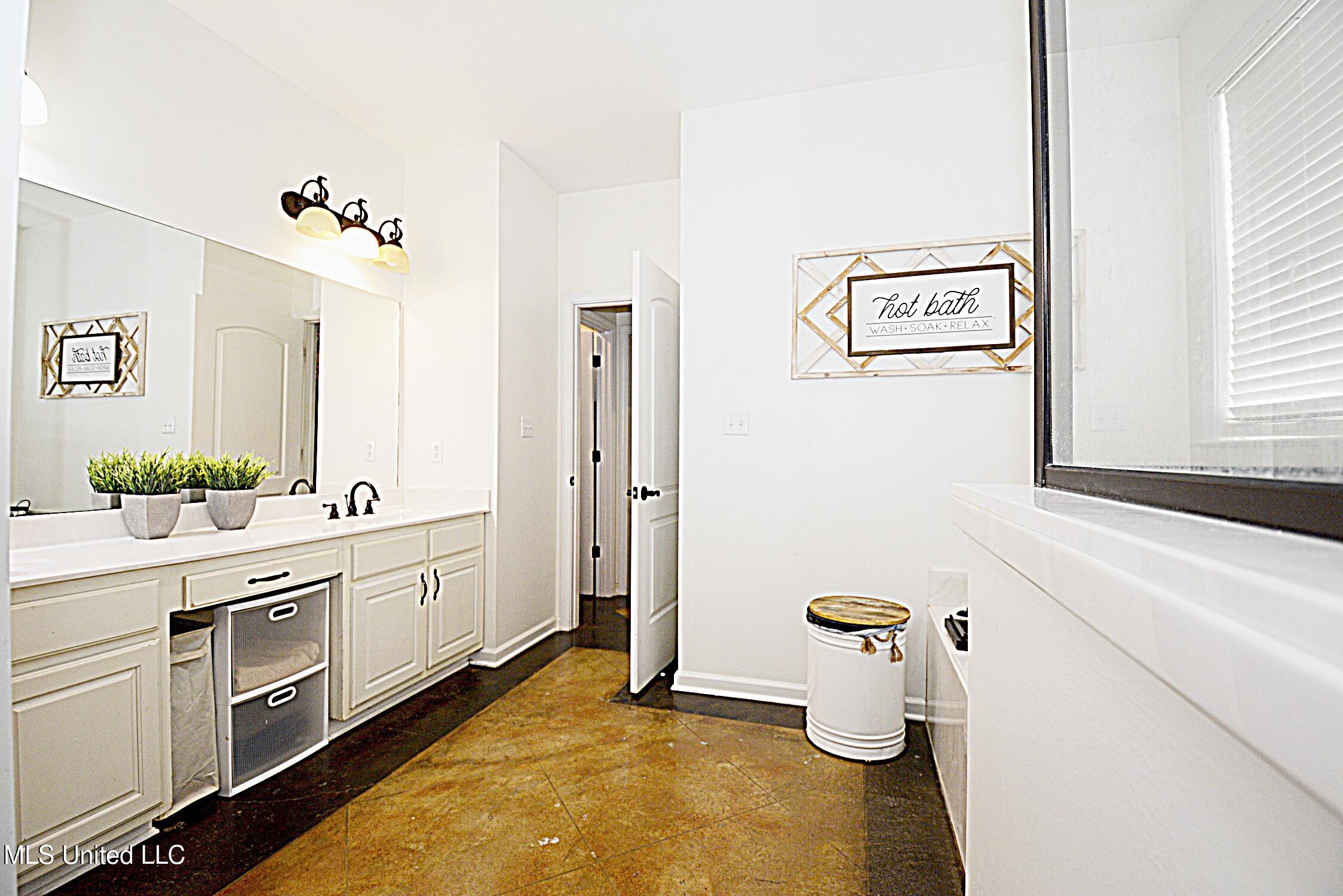 149 Strickland Road Byhalia, MS 38611 - Photo 20 of 37 Master Bath View 2