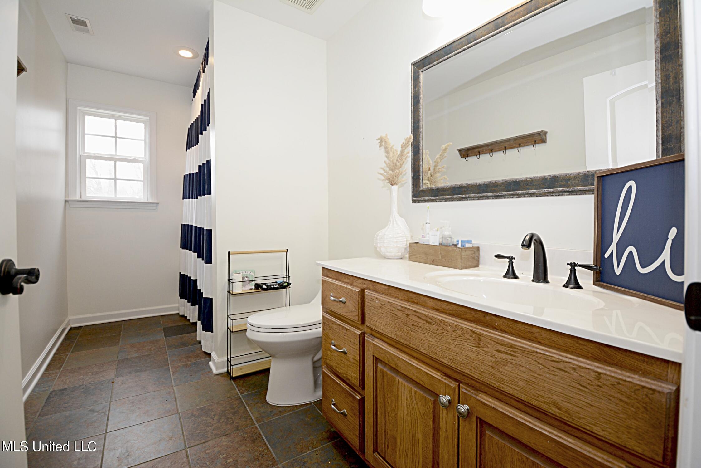 149 Strickland Road Byhalia, MS 38611 - Photo 28 of 37 Bathroom 3 Upstairs