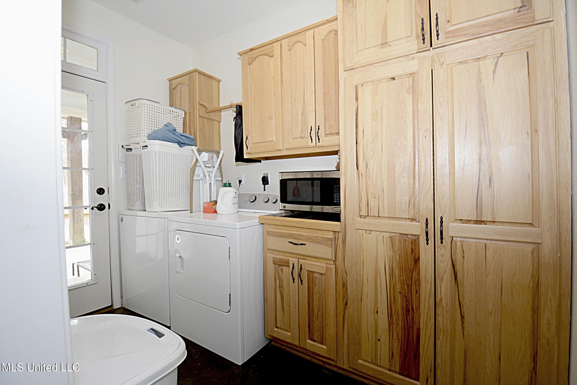 149 Strickland Road Byhalia, MS 38611 - Photo 29 of 37 Laundry