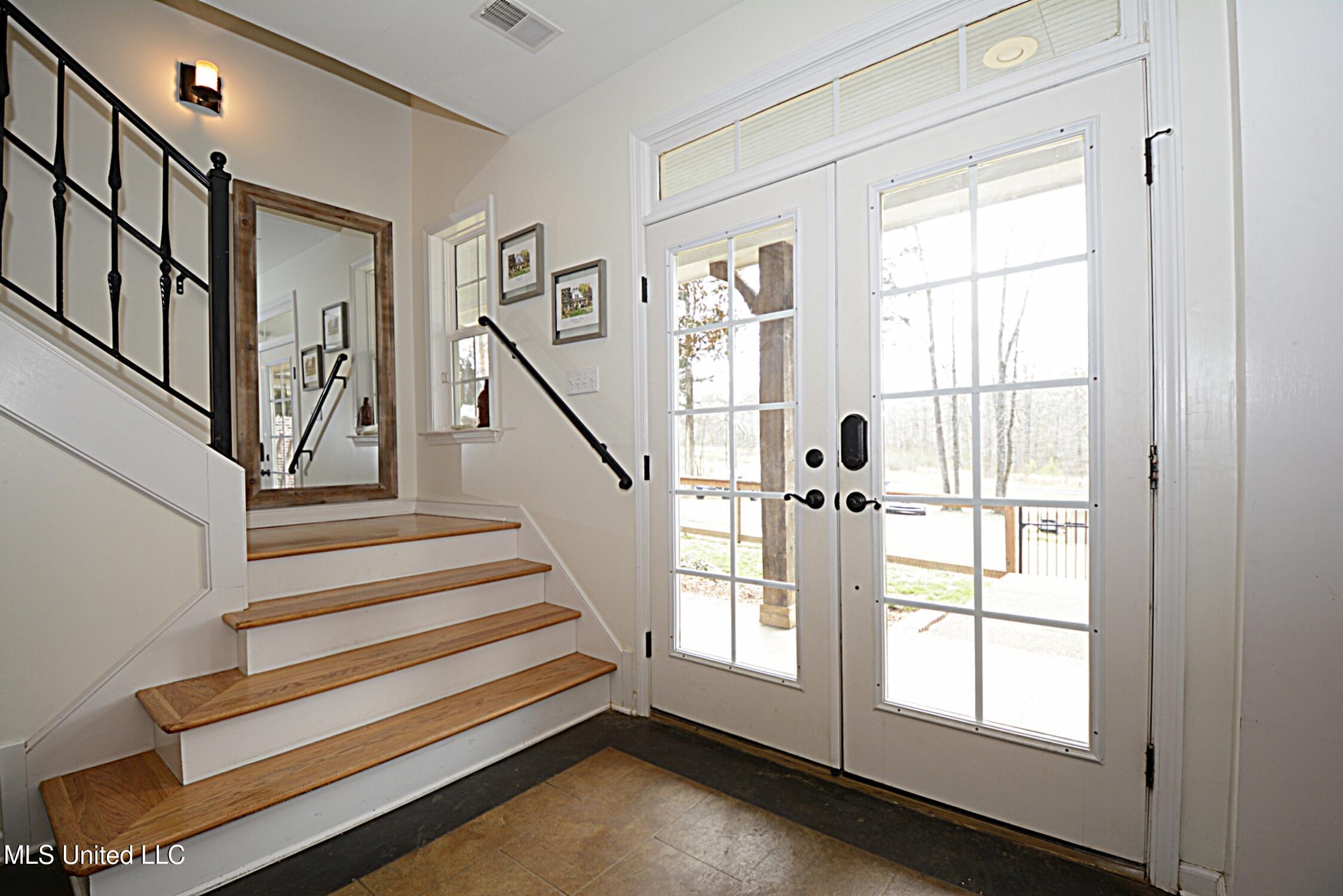 149 Strickland Road Byhalia, MS 38611 - Photo 4 of 37 Stairs