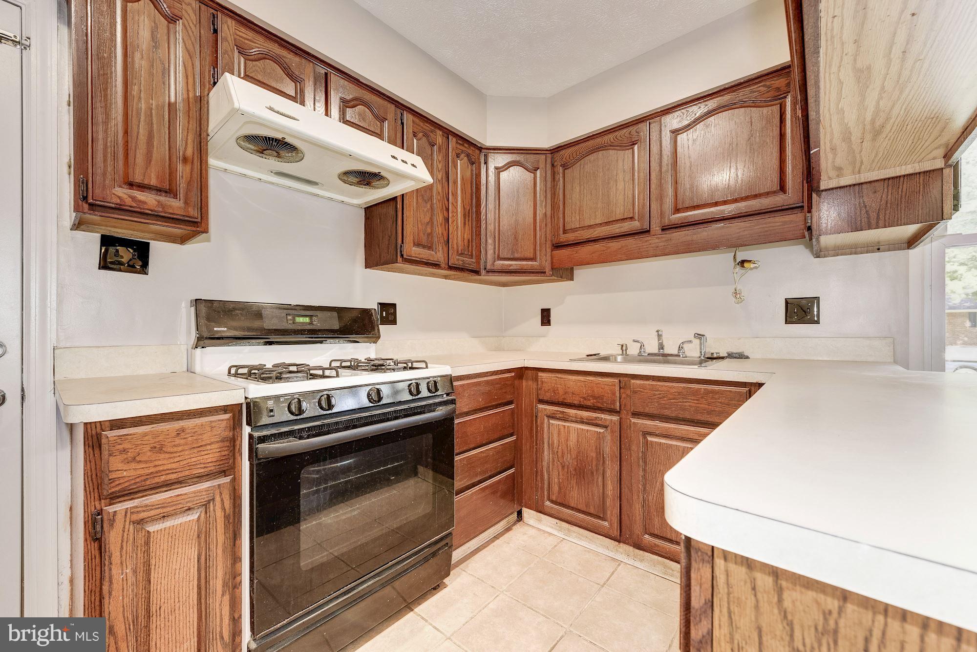 5217 Milland Street Springfield, VA 22151 - Photo 9 of 29 Kitchen