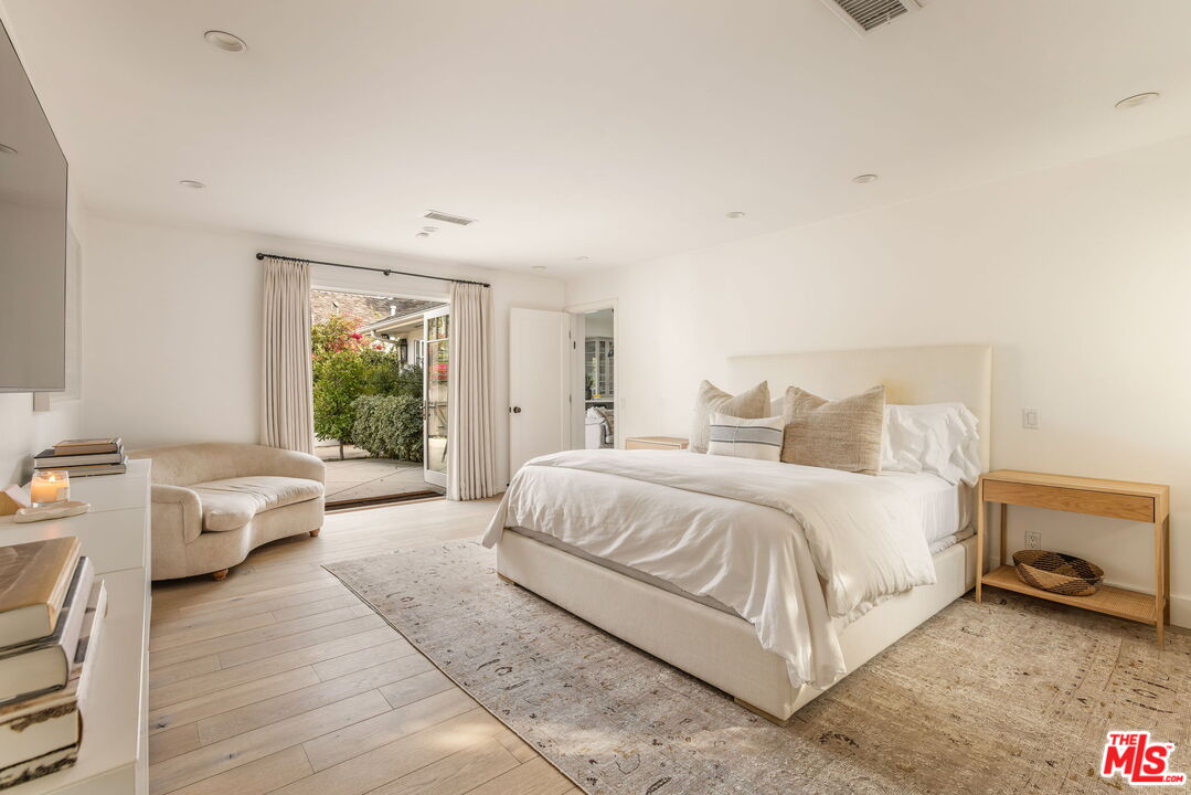 9617 Kirkside Road Los Angeles, CA 90035 - Photo 9 of 14 a spacious bedroom with a bed and a couch