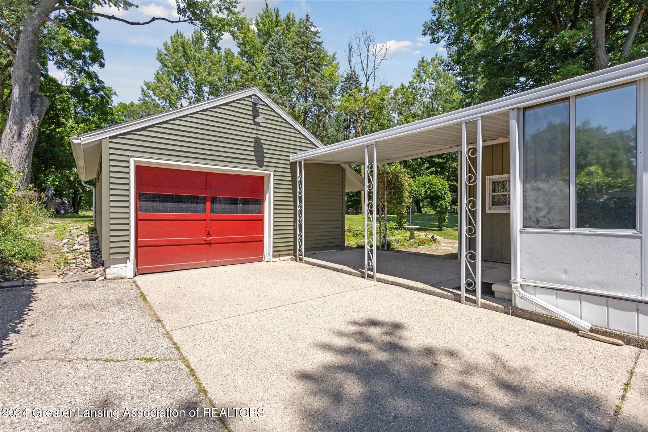 2115 Wabash Road Lansing, MI 48910 - Photo 29 of 31 06-2115-Wabash-Rd-Lansing-MI-48910-Windo