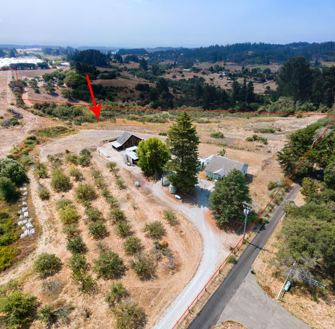 377 Calabasas Road Watsonville, CA 95076 - Photo 4 of 16 Gallery Image 4