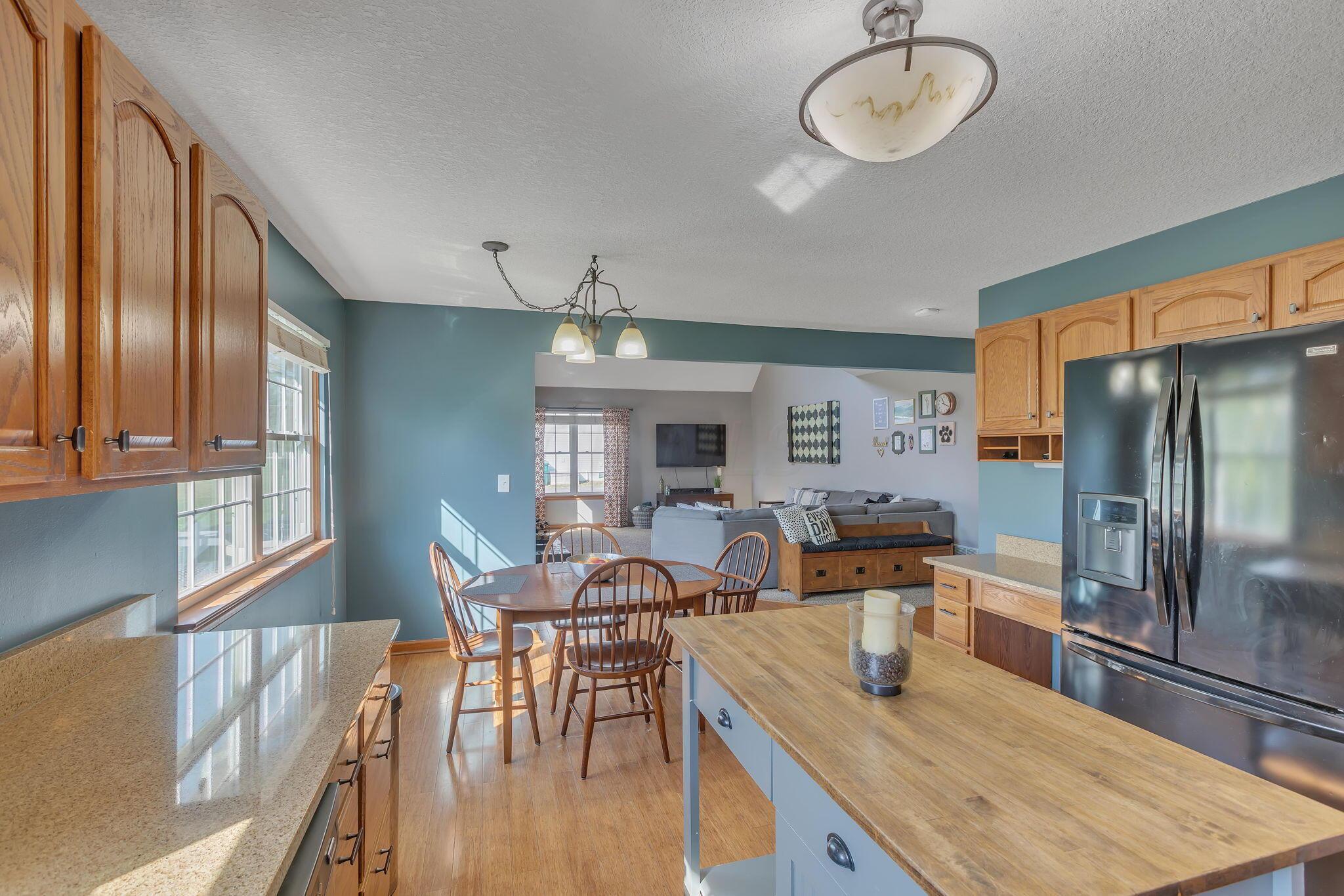 8243 Blacks Road Southwest Pataskala, OH 43062 - Photo 12 of 63 Kitchen