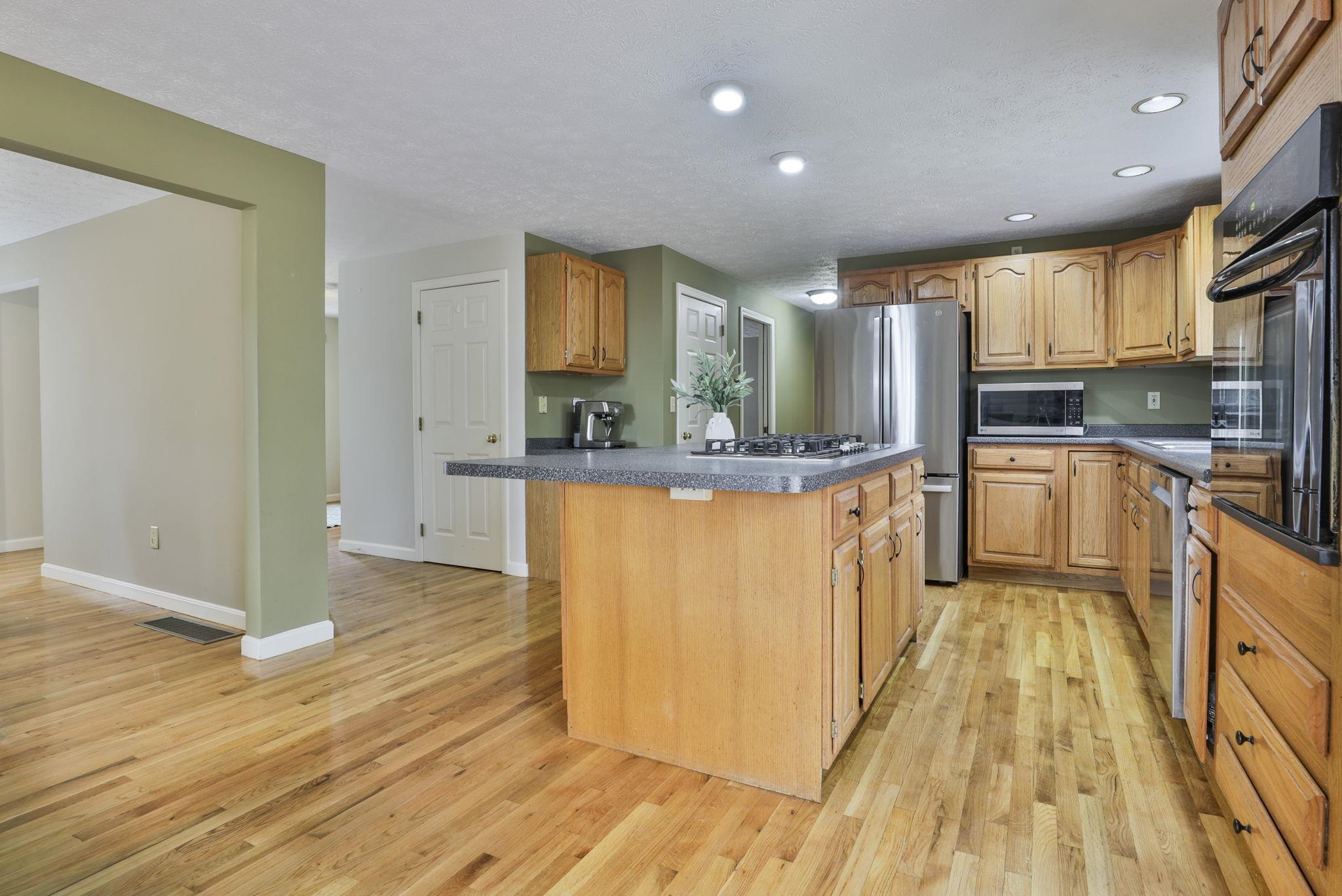 24 Captain Seaver Road Brookline, NH 03033 - Photo 14 of 44