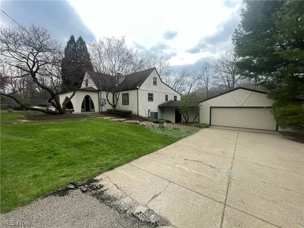 $359,000 | 4874 Logan Way, Hubbard, OH 44425