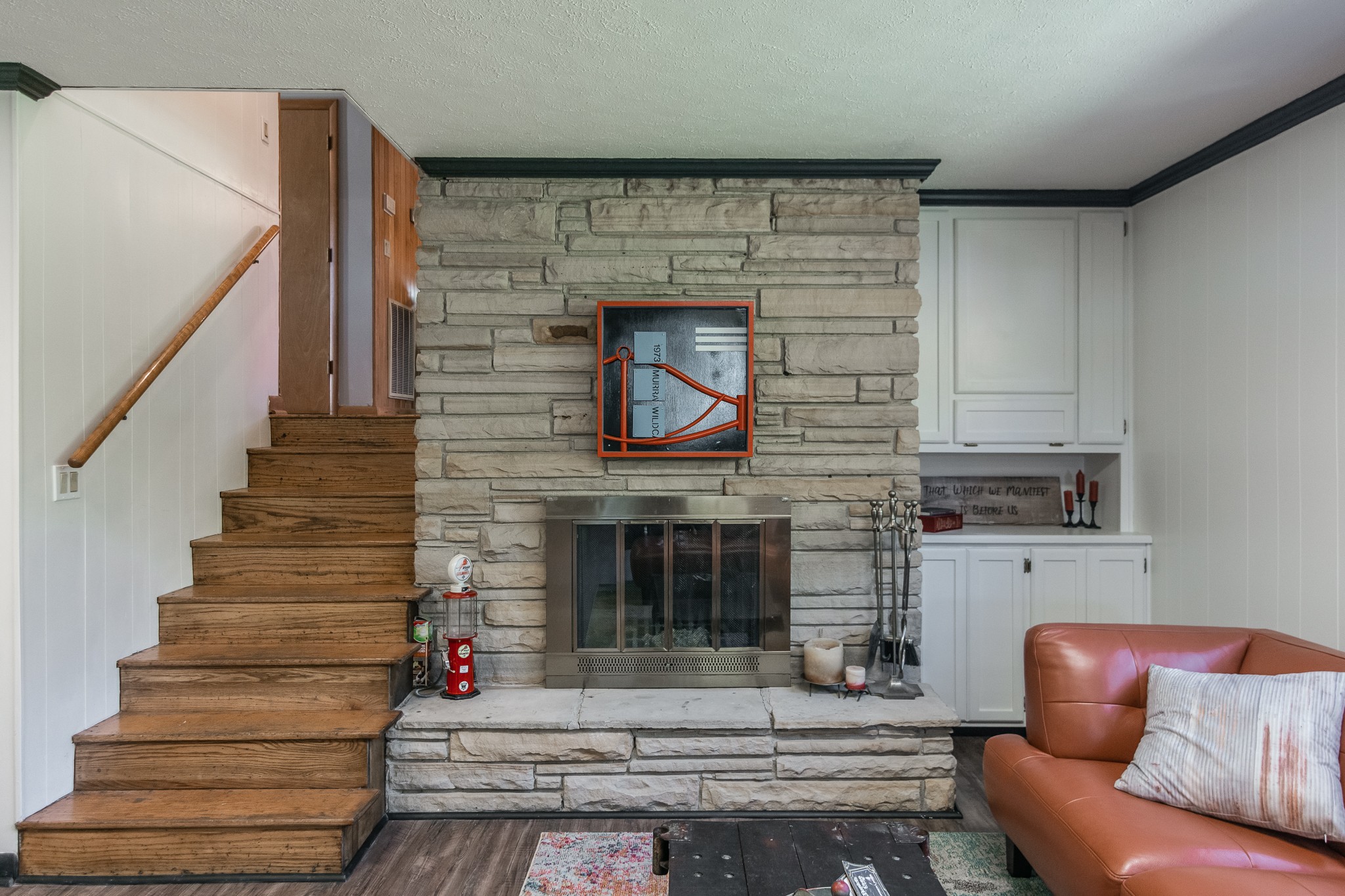 705 Ronnie Road Madison, TN 37115 - Photo 2 of 50 a living room with furniture and a fireplace