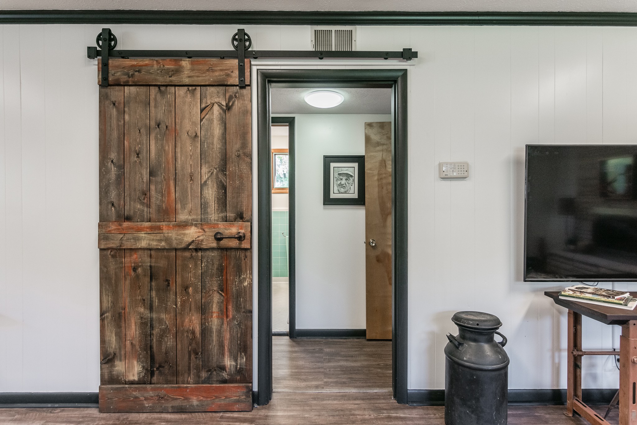 705 Ronnie Road Madison, TN 37115 - Photo 35 of 50 a view of hallway with wooden floor and furniture