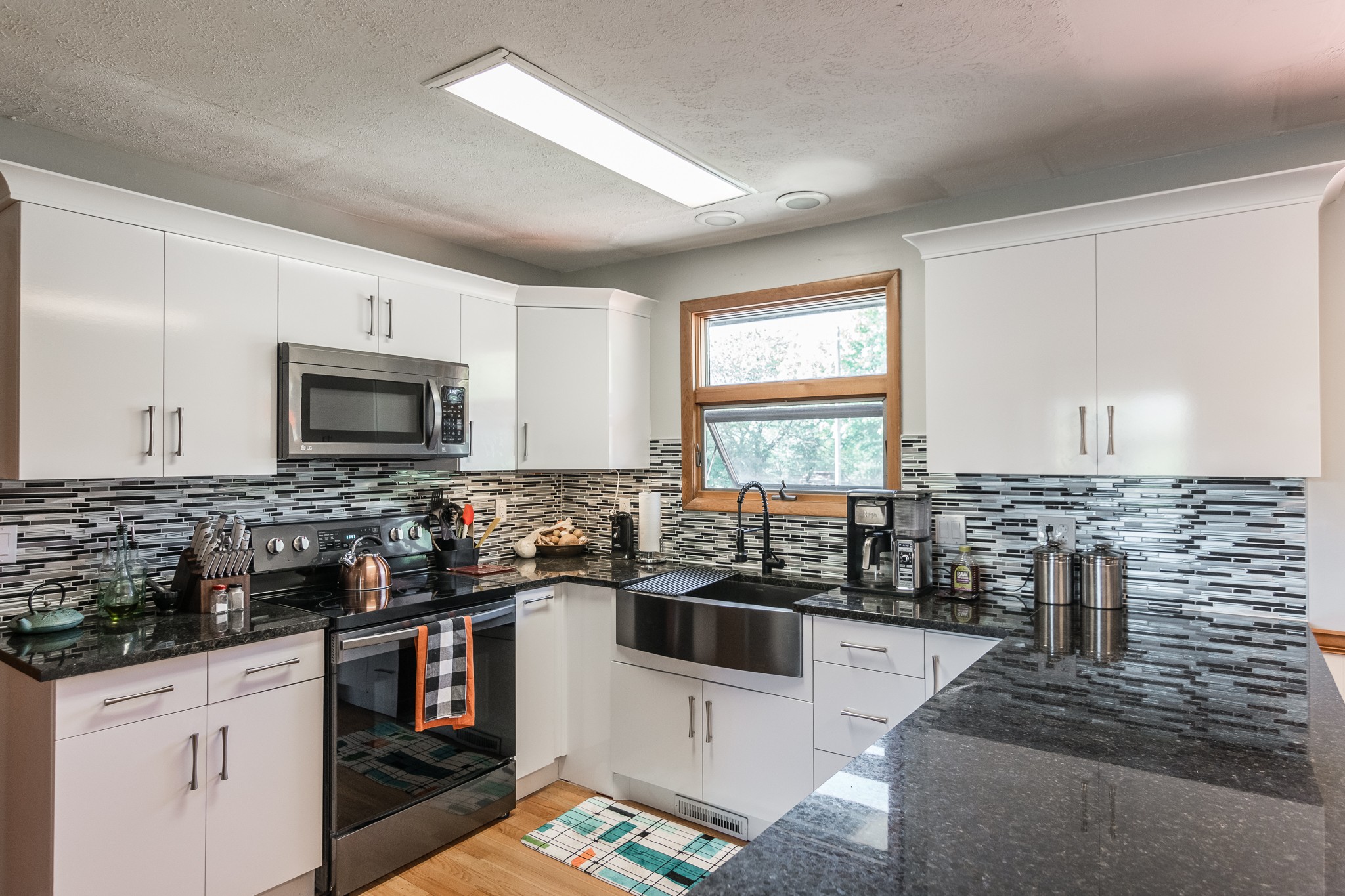 705 Ronnie Road Madison, TN 37115 - Photo 5 of 50 a kitchen with a sink stove top oven and microwave